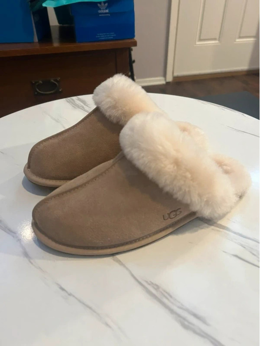 UGG Scuffette II Sand Women’s Size 8 Suede Sheepskin Slippers – Brand New